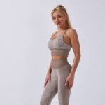 Snake pattern seamless sports yoga set - Image 5