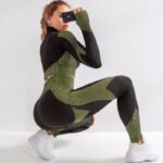 Seamless Yoga Suit Set - Image 3