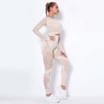 Seamless Knitted Absorbent Yoga Long-Sleeved Suit Yoga Wearsuit - Image 3